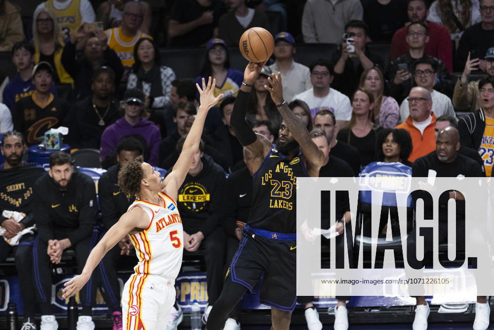 Los Angeles LakersÃƒÂ¢Ã¢â€šÂ¬Ã¢ Â¢ LeBron James (23) shoots against Atlanta Hawks Dyson Daniels (5) during an NBA, Basketball Herren, USA basketball game at Crypto.com Arena on Tuesday, Jan. 13, 2026 in Los Angeles. Los Angeles USA - ZUMAc68_ 20260113_zaf_c68_040