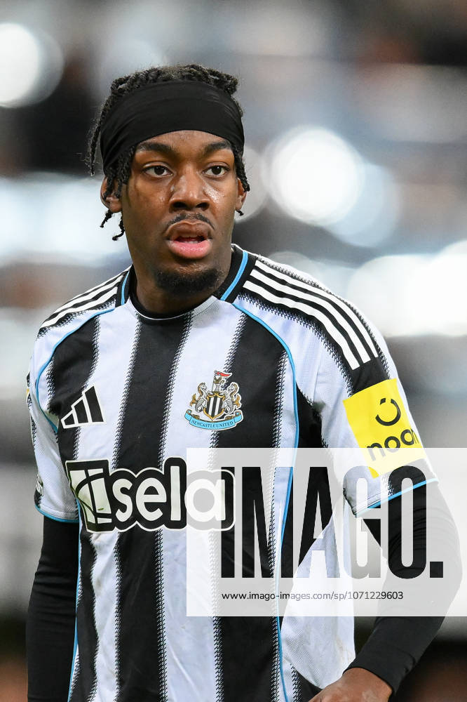 Newcastle United v Manchester City - Carabao Cup Semi Final First Leg Anthony Elanga of Newcastle United participates in the Carabao Cup Semi Final First Leg match between Newcastle United and Manchester City at St. James s Park in Newcastle, on January 13, 2026. Newcastle Tyne and Wear United Kingdom
