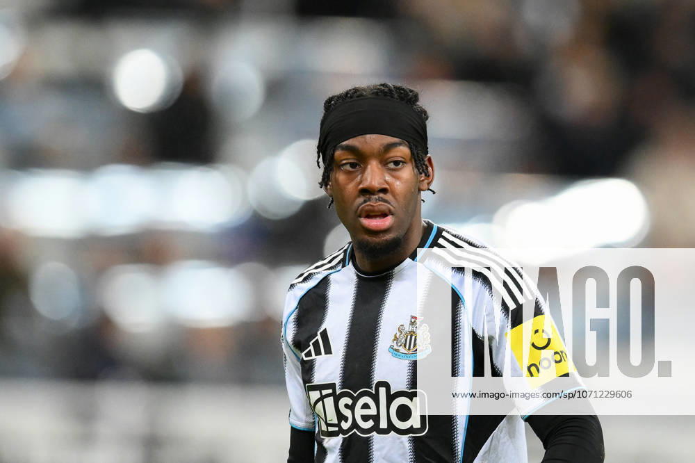 Newcastle United v Manchester City - Carabao Cup Semi Final First Leg Anthony Elanga of Newcastle United participates in the Carabao Cup Semi Final First Leg match between Newcastle United and Manchester City at St. James s Park in Newcastle, on January 13, 2026. Newcastle Tyne and Wear United Kingdom