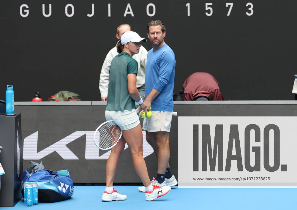 TENIS AUSTRALIAN OPEN 2026 14012026 N Z IGA SWIATEK, WIM FISSETTE I DARIA ABRAMOWICZ PODCZAS TRENINGU PRZED AUSTRALIAN OPEN W MELBOURNE MARCIN CHOLEWINSKI NEWSPIX.PL TENIS AUSTRALIAN OPEN 2026 14012026 IGA SWIATEK, WIM FISSETTE AND DARIA ABRAMOWICZ DURING PRACTICE SESSION BEFORE AUSTRALIAN OPEN IN MELBOURNE NEWSPIX.PL --- newspix.pl