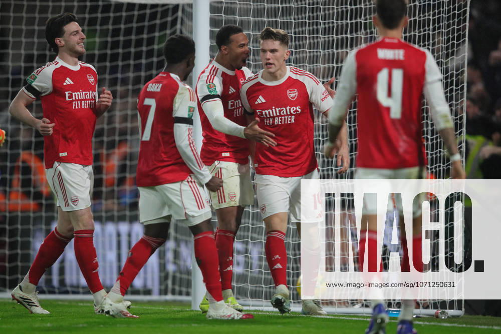 Chelsea v Arsenal, EFL Cup, Semi Final First Leg Viktor Gyökeres of Arsenal celebrates scoring their second goal with team mates during the Carabao Cup semi final leg 1 of 2 match between Chelsea and Arsenal at Stamford Bridge, London, UK on 14 January 2026. London Stamford Bridge Greater London UK Editorial use only DataCo restrictions apply See www.football-dataco.com ,