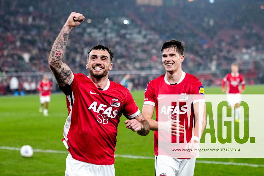 2026-01-14 AZ v AFC Ajax - Dutch EuroJackpot KNVB Beker ALKMAAR, NETHERLANDS - JANUARY 14: Troy Parrott of AZ Alkmaar celebrates after scoring his teams fifth goal, Wouter Goes of AZ Alkmaar during the Dutch EuroJackpot KNVB Beker match between AZ and AFC Ajax at AFAS Stadion on January 14, 2026 in Alkmaar, Netherlands. Alkmaar AFAS Stadion Netherlands Content not available for redistribution in The Netherlands directly or indirectly through any third parties.