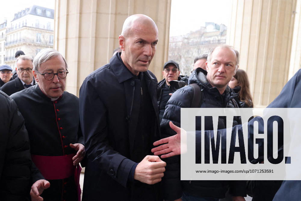 FOOTBALL : Arrivà es à la cà rà monie religieuse en hommage à Rolland Courbis en là glise de la Madeleine à Paris - 14 01 2026 Zinedine Zidane - Arrivà es à la cà rà monie religieuse en hommage à Rolland Courbis en là glise de la Madeleine à Paris, France, le 14 janvier 2026. Jacovides-Moreau Bestimage PsnewZ Arrivals at the religious ceremony in tribute to Rolland Courbis at the Madeleine church in Paris, France, on January 14, 2026. ParisFrance