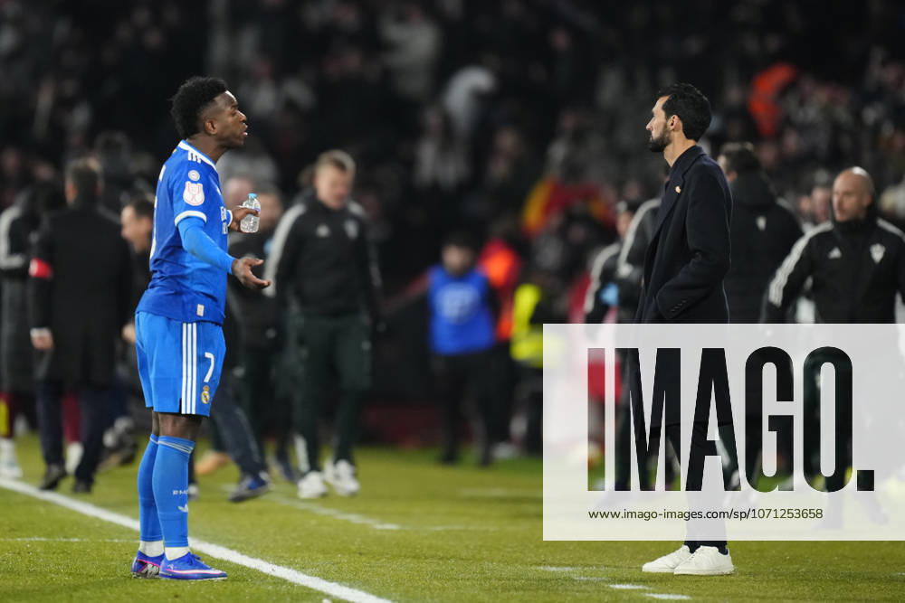 Albacete Balompie v Real Madrid - Copa del Rey Vinicius Junior left winger of Real Madrid and Brazil protest to Alvaro Arbeloa head coach of Real Madrid after Albacete s second goal during the Copa del Rey round of 16 match between Albacete Balompie and Real Madrid at Estadio Carlos Belmonte on January 14, 2026 in Albacete, Spain. Albacete Spain