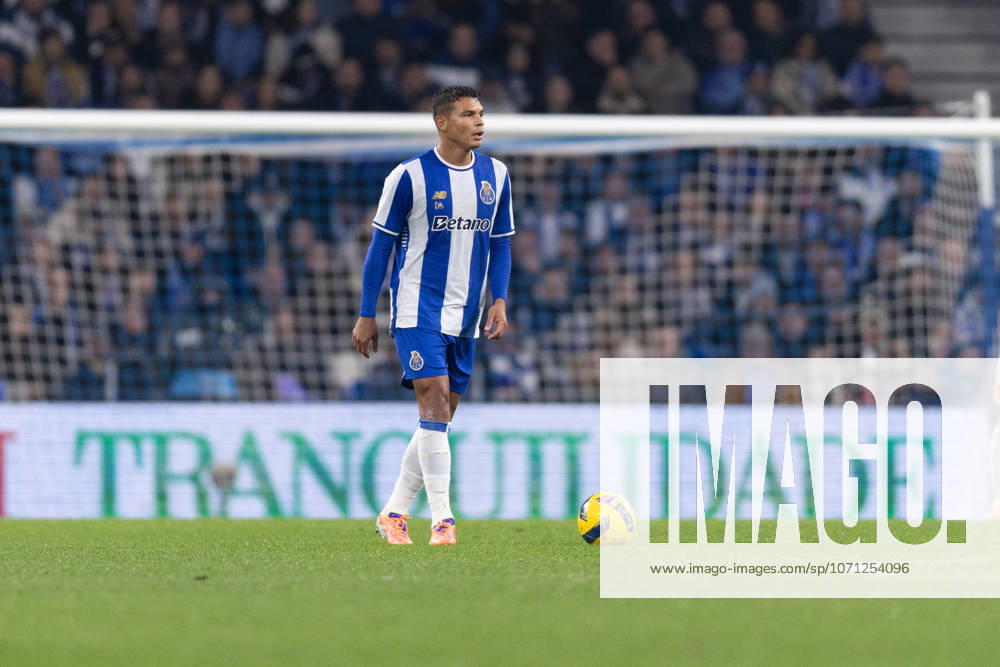 Thiago Silva of Fc Porto in action during the Taca de Portugal match between FC Porto and SL Benfica at Estadio do Dragao on January 14, 2026 in Porto, Portugal. Porto Portugal - ZUMAp267 20260114_zsp_p267_090