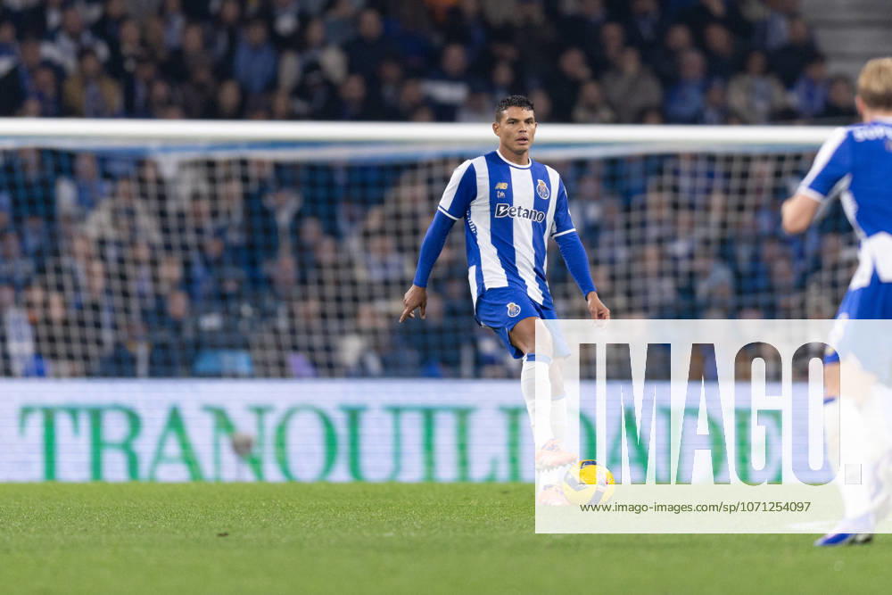 Thiago Silva of Fc Porto in action during the Taca de Portugal match between FC Porto and SL Benfica at Estadio do Dragao on January 14, 2026 in Porto, Portugal. Porto Portugal - ZUMAp267 20260114_zsp_p267_091