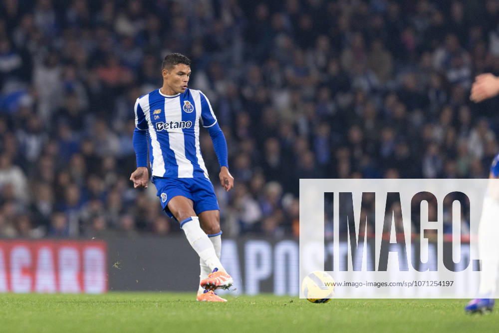 Thiago Silva of Fc Porto in action during the Taca de Portugal match between FC Porto and SL Benfica at Estadio do Dragao on January 14, 2026 in Porto, Portugal. Porto Portugal - ZUMAp267 20260114_zsp_p267_111