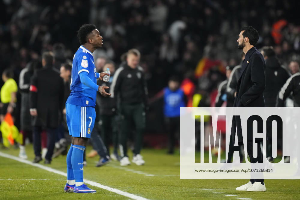 Albacete Balompie v Real Madrid - Copa del Rey ALBACETE, SPAIN - JANUARY 14: Vinicius Junior left winger of Real Madrid and Brazil protest to Alvaro Arbeloa head coach of Real Madrid after Albacete s second goal during the Copa del Rey round of 16 match between Albacete Balompie and Real Madrid at Estadio Carlos Belmonte on January 14, 2026 in Albacete, Spain. Jose Hernandez Anadolu Albacete Spain. Editorial use only. Please get in touch for any other usage.