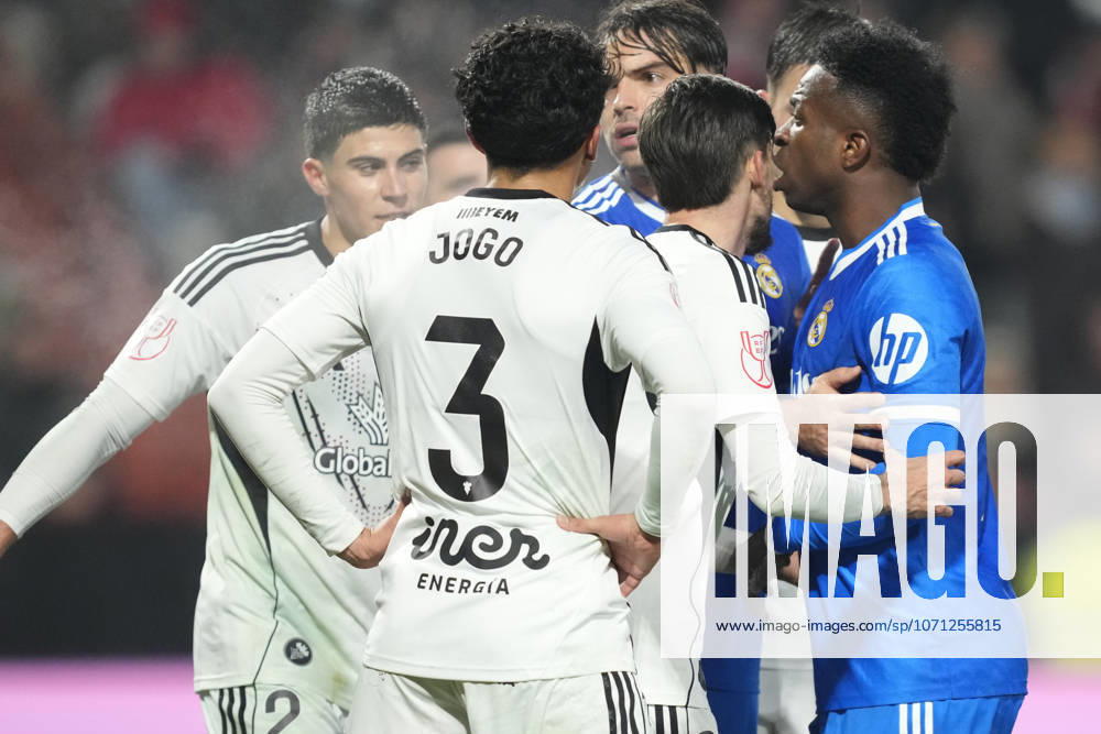 Albacete Balompie v Real Madrid - Copa del Rey ALBACETE, SPAIN - JANUARY 14: Vinicius Junior left winger of Real Madrid and Brazil agues with Albacete s players during the Copa del Rey round of 16 match between Albacete Balompie and Real Madrid at Estadio Carlos Belmonte on January 14, 2026 in Albacete, Spain. Jose Hernandez Anadolu Albacete Spain. Editorial use only. Please get in touch for any other usage.