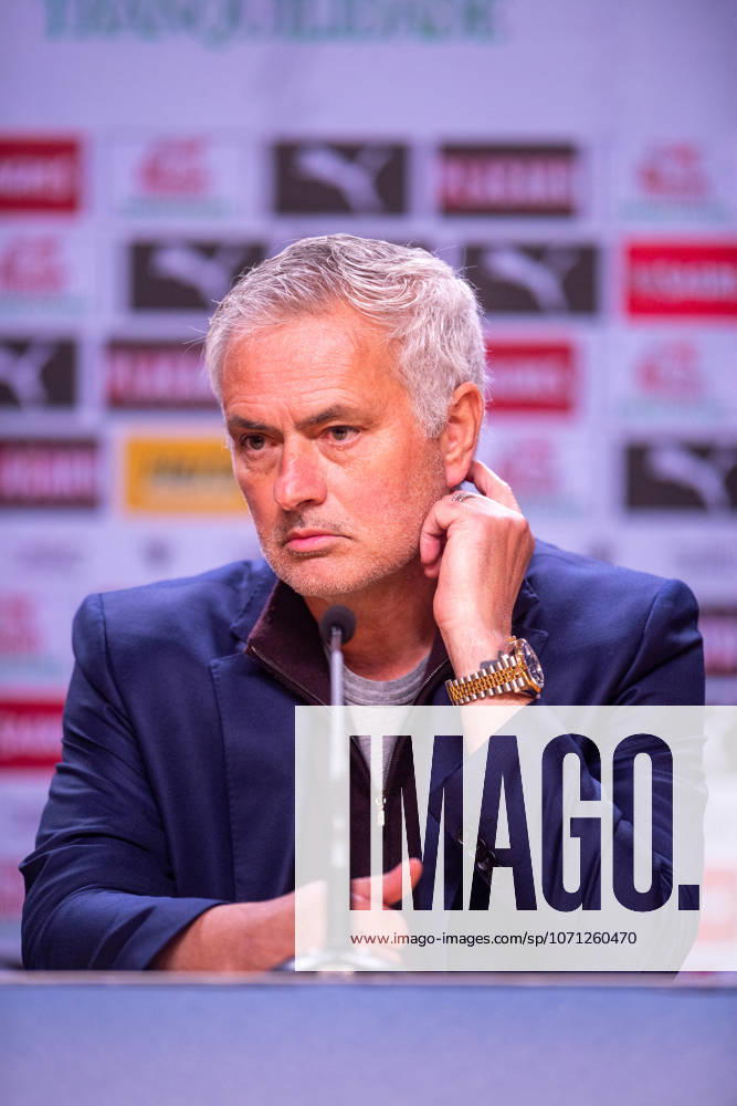 FC Porto v SL Benfica - Taca de Portugal Jose Mourinho, head coach of SL Benfica, is seen during the press conference, PK, Pressekonferenz after the Portuguese Cup quarter-final match between FC Porto and SL Benfica at Estadio do Dragao in Porto, Portugal, on January 14, 2026. Porto Porto Portugal