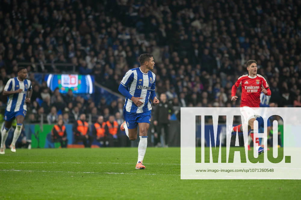 FC Porto v SL Benfica - Taca de Portugal In Porto, Portugal, on January 14, 2026, Thiago Silva makes his debut during the Taca de Portugal quarter-final football match between FC Porto and SL Benfica at Estadio do Dragao. Porto Portugal
