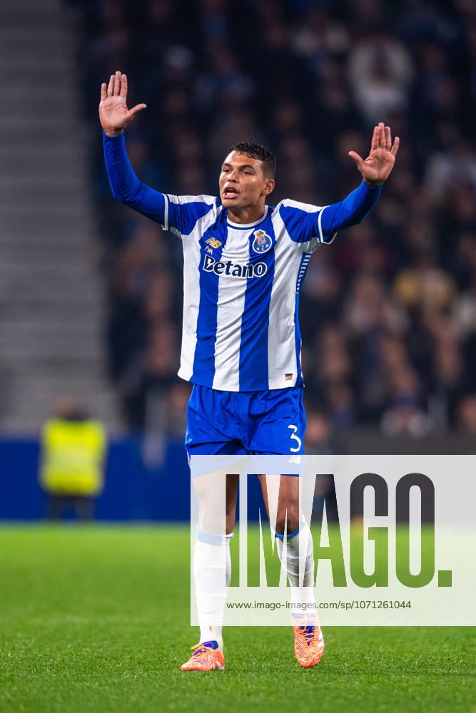 FC Porto v SL Benfica - Taca de Portugal Thiago Silva from FC Porto is seen in action during the Portuguese Cup match between FC Porto and SL Benfica, quarter-finals, at Estadio do Dragao in Porto, Portugal, on January 14, 2026. Porto Porto Portugal