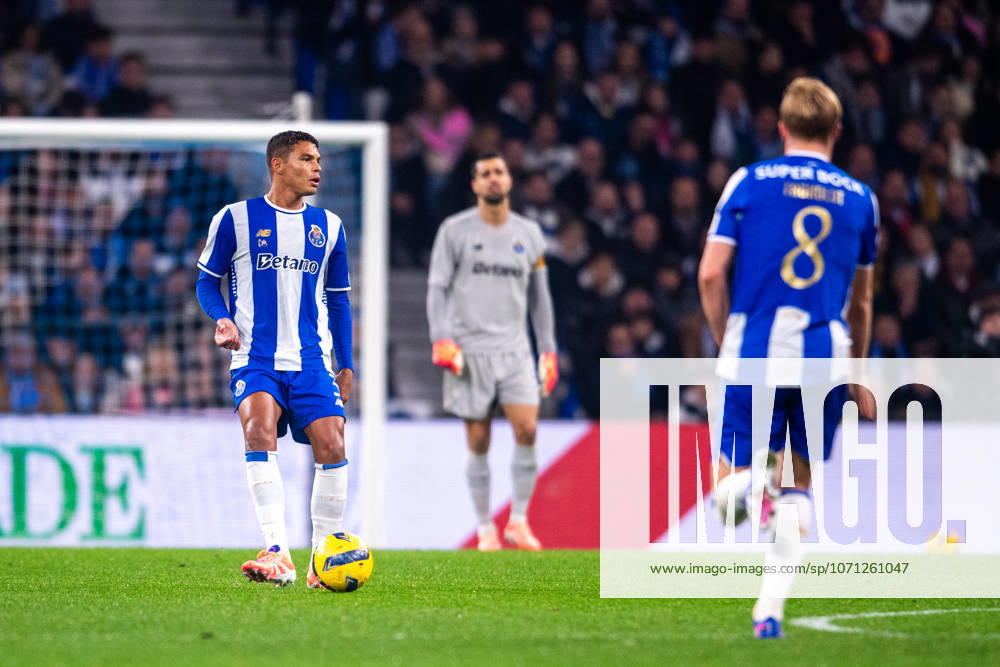 FC Porto v SL Benfica - Taca de Portugal Thiago Silva from FC Porto is seen in action during the Portuguese Cup match between FC Porto and SL Benfica, quarter-finals, at Estadio do Dragao in Porto, Portugal, on January 14, 2026. Porto Porto Portugal