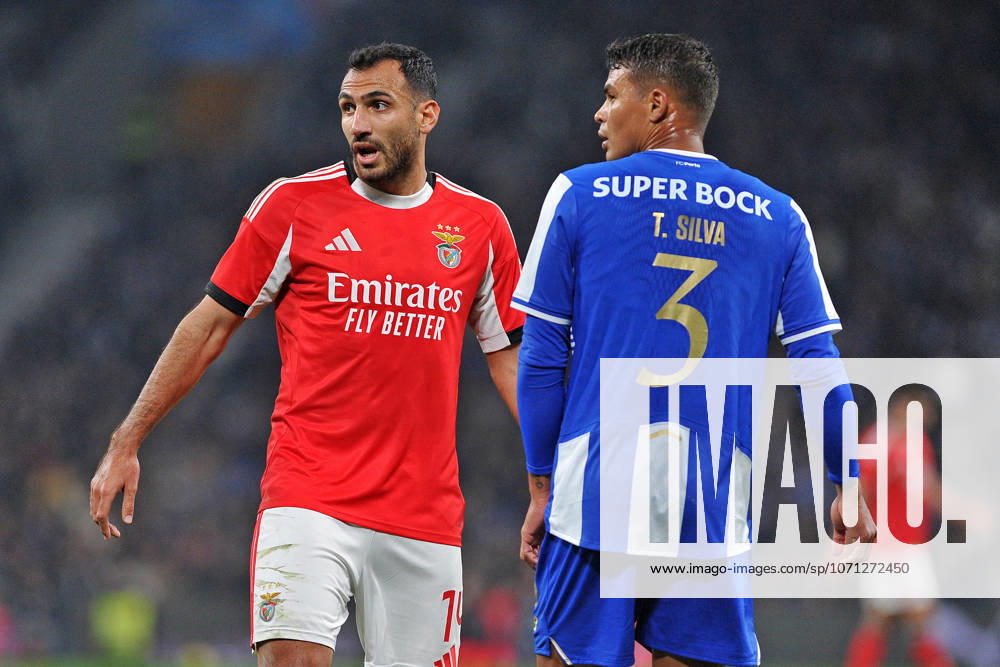 Porto, Portugal, 14th Jan, 2026, Dragao Stadium, Taca de Portugal 2026, FC Porto versus SL Benfica; Thiago Silva of FC Porto battles and Vangelis Pavlidis of SL Benfica DanielxCastro DiaEsportivo Content restricted for UK based newspaper