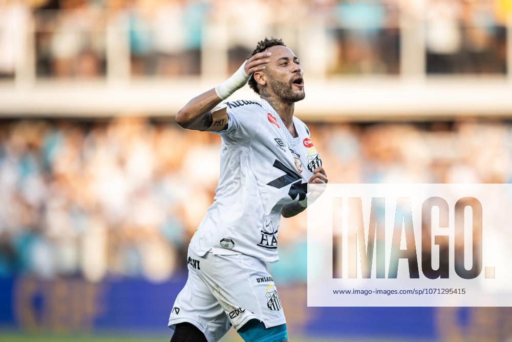 Santos vs Vasco - Brazilian Championship 2025 SANTOS, BRAZIL - DECEMBER 07: Neymar celebrates victory after the match between Santos and Cruzeiro at Vila Belmiro Stadium on December 07, 2025 in Santos, Brazil. (