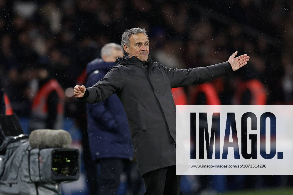 FBL FRA LIGUE1 Paris Saint Germain LOSC Lille Coach, Trainer Luis Enrique Paris Saint Germain gestures, gives instructions, gesticulate during the French L1 football match between Paris Saint Germain PSG and LOSC Lille at Parc des Princes on January 16, 2026 in Paris France