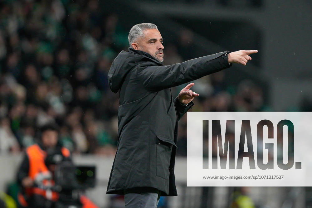 Rui Borges, Sporting CP Coach, in action during Liga Portugal Betclic football match between Sporting CP and Casa Pia AC at Estadio Jose Alvalade..Final score: Sporting CP 3:0 Casa Pia AC Lisbon Portugal - ZUMAs197 20260116_aaa_s197_249