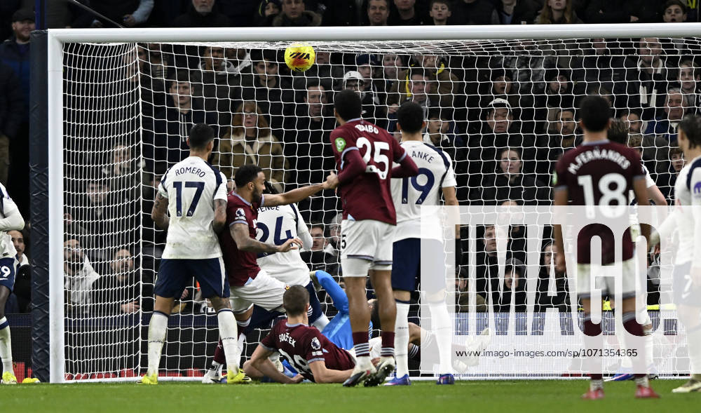 Tottenham Hotspur V West Ham. Premier League. GOAL. Callum Wilson (West Ham, 9) scores the winning goal for West Ham during the Tottenham Hotspur V West Ham Premier League match at the Tottenham Hotspur Stadium, London. Tottenham Tottenham Hotspur Stadium UK