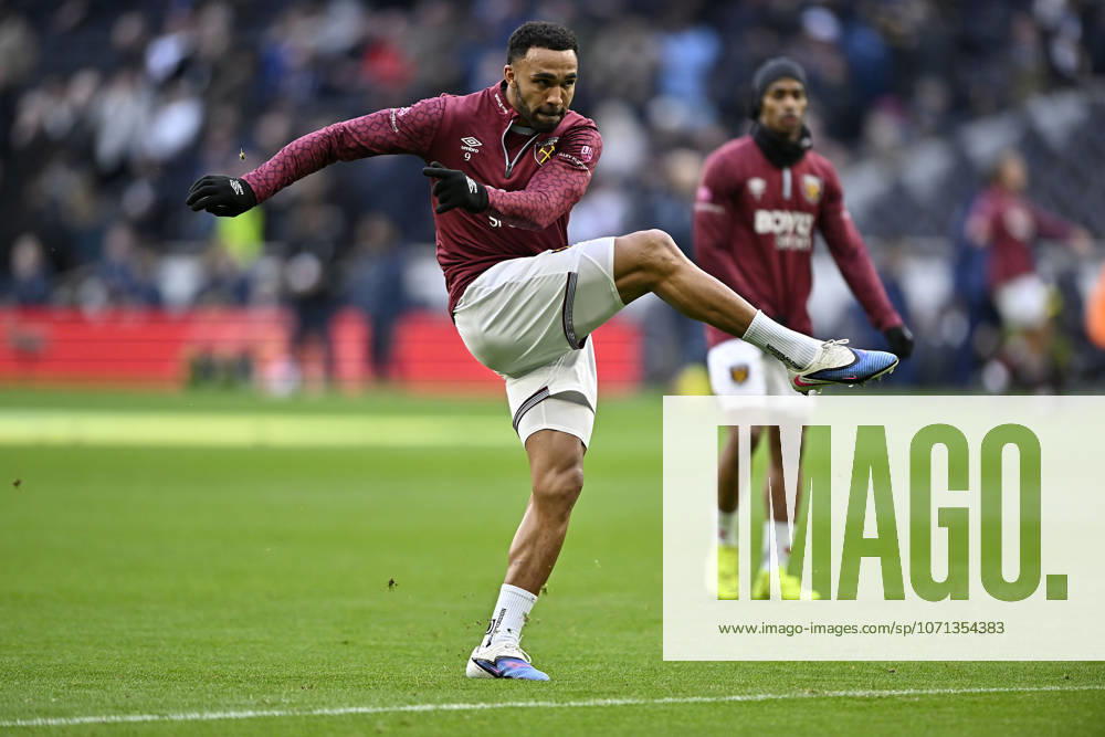 Tottenham Hotspur V West Ham. Premier League. Callum Wilson (West Ham) in the warm up during the Tottenham Hotspur V West Ham Premier League match at the Tottenham Hotspur Stadium, London. Tottenham Tottenham Hotspur Stadium UK
