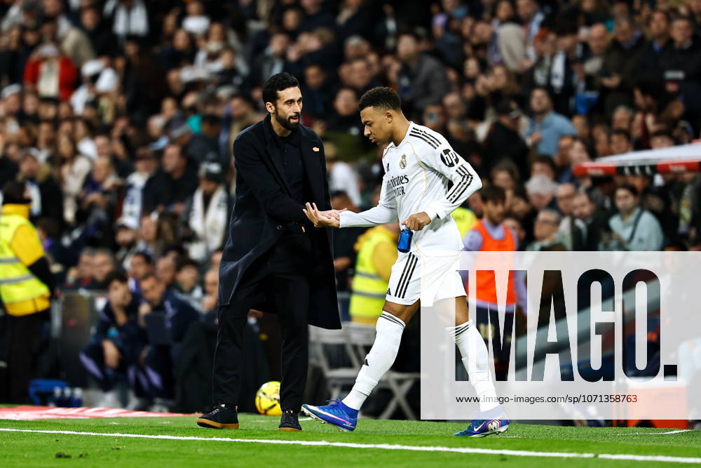 (L-R) Alvaro Arbeloa, Kylian Mbappe (Real), JANUARY 17, 2026 - Football Soccer : Arbeloa and Mbappe celebrate after Mbappe s goal during Spanish LaLiga EA Sports match between Real Madrid CF - Levante UD at the Estadio Santiago Bernabeu in Madrid, Spain. Noxthirdxpartyxsales aflo_316417219