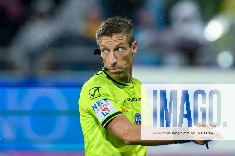 Referee Davide Massa during the Serie A soccer match between Cagliari Calcio and Juventus FC at the Unipol Domus in Cagliari, Sardinia - Saturday, 17th January 2026. - Soccer