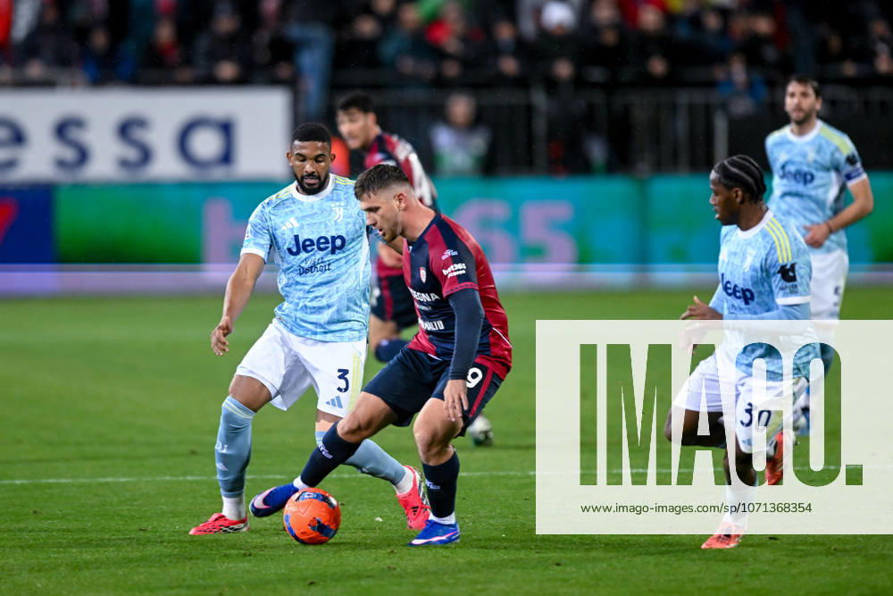 Cagliari s Semih Kılıcsoy in action during the Serie A soccer match between Cagliari Calcio and Juventus FC at the Unipol Domus in Cagliari, Sardinia - Saturday, 17th January 2026. - Soccer
