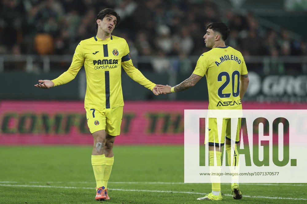 ESP: Real Betis - Villarreal CF. La Liga EA Sports. Date 20 Gerard Moreno and Alberto Moleiro of Villarreal CF during the La Liga EA Sports match between Real Betis and Villarreal CF played at Benito Villamarin Stadium on January 17, 2026 in Sevilla, Spain. kpng