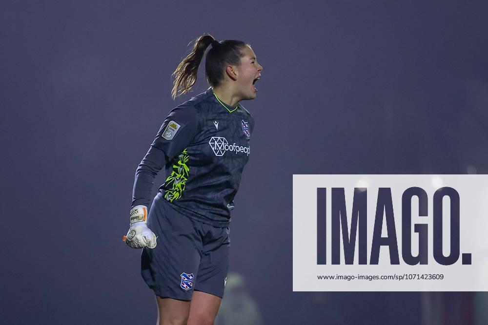 2026-01-18 sc Heerenveen v AZ Alkmaar - Dutch Eurojackpot Vrouwen Eredivisie HEERENVEEN, NETHERLANDS - JANUARY 18: goalkeeper Brenda Badenhop of sc Heerenveen celebrate the win during the Dutch Eurojackpot Vrouwen Eredivisie match between sc Heerenveen and AZ Alkmaar at Sportpark Skoatterw+?ld on January 18, 2026 in Heerenveen, Netherlands. Heerenveen Sportpark Skoatterwâld Netherlands Content not available for redistribution in The Netherlands directly or indirectly through any third parties.