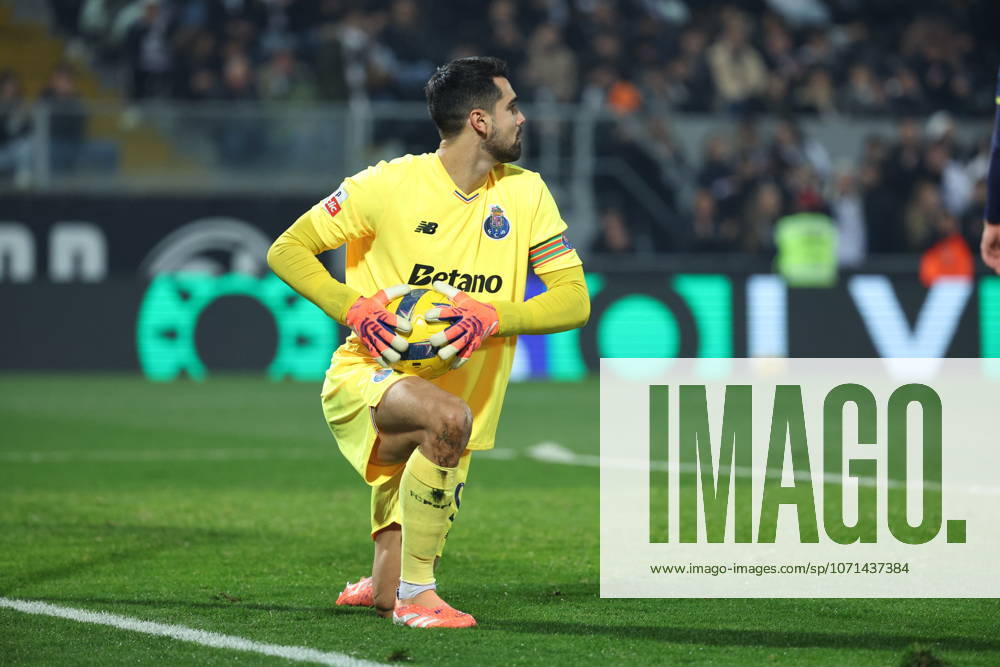Diogo Costa (FC Porto) in action during the match between Vitoria SC and FC Porto, valid for Liga Portugal Betclic 2025 2026 at Estadio D.Afonso Henriques on 18 January 2026. Guimaraes Estadio D.Afonso Henriques Guimaraes Portugal