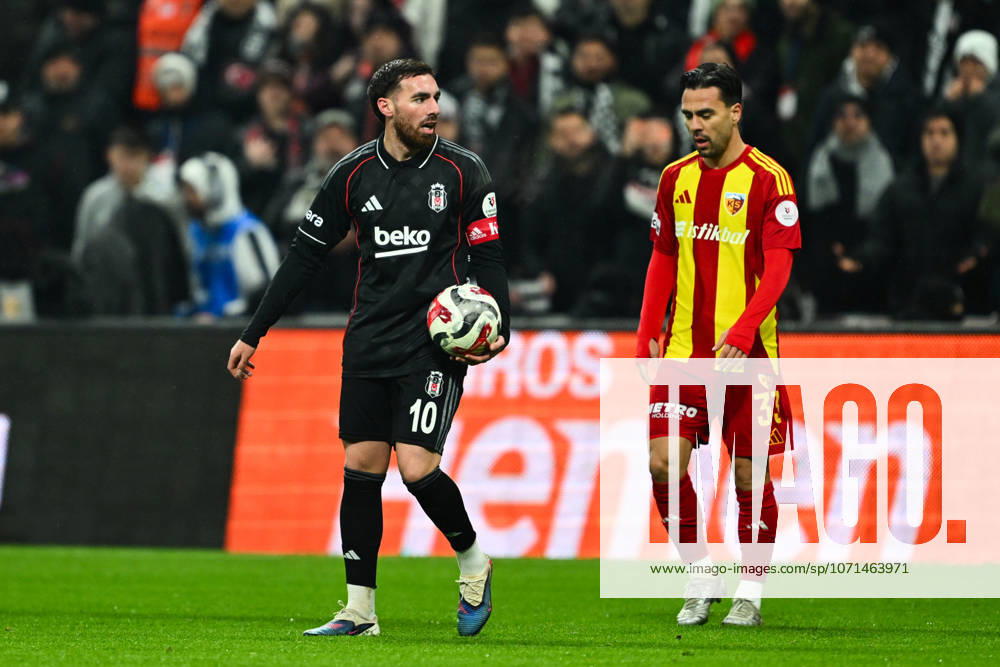 Besiktas v Zecorner Kayserispor - Turkish Super Lig ISTANBUL, TURKIYE – JANUARY 19: Besiktas player Orkun Kokcu (L) and Zecorner Kayserispor player Furkan Soyalp (right) during the Turkish Super Lig Week 18 match between Besiktas and Zecorner Kayserispor at Tupras Stadium in Istanbul, Turkiye, on January 19, 2026. Cem Tekkesinoglu Anadolu Istanbul Turkey. Editorial use only. Please get in touch for any other usage.