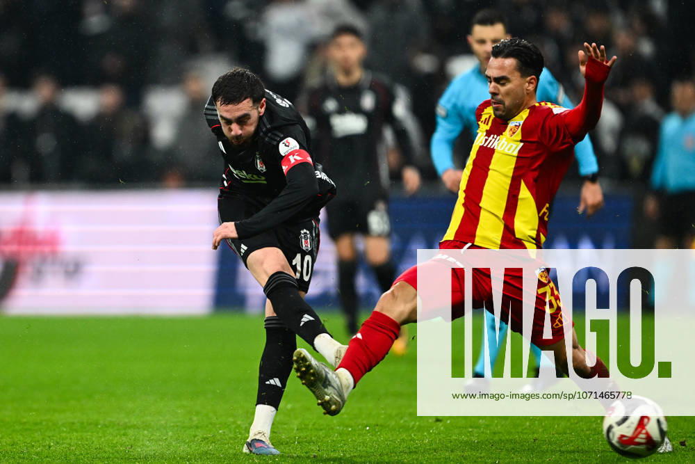 Besiktas v Zecorner Kayserispor - Turkish Super Lig ISTANBUL, TURKIYE – JANUARY 19: Besiktas player Orkun Kokcu (left) challenges Zecorner Kayserispor player Furkan Soyalp (right) during the Turkish Super Lig Week 18 match between Besiktas and Zecorner Kayserispor at Tupras Stadium in Istanbul, Turkiye, on January 19, 2026. Cem Tekkesinoglu Anadolu Istanbul Turkey. Editorial use only. Please get in touch for any other usage.