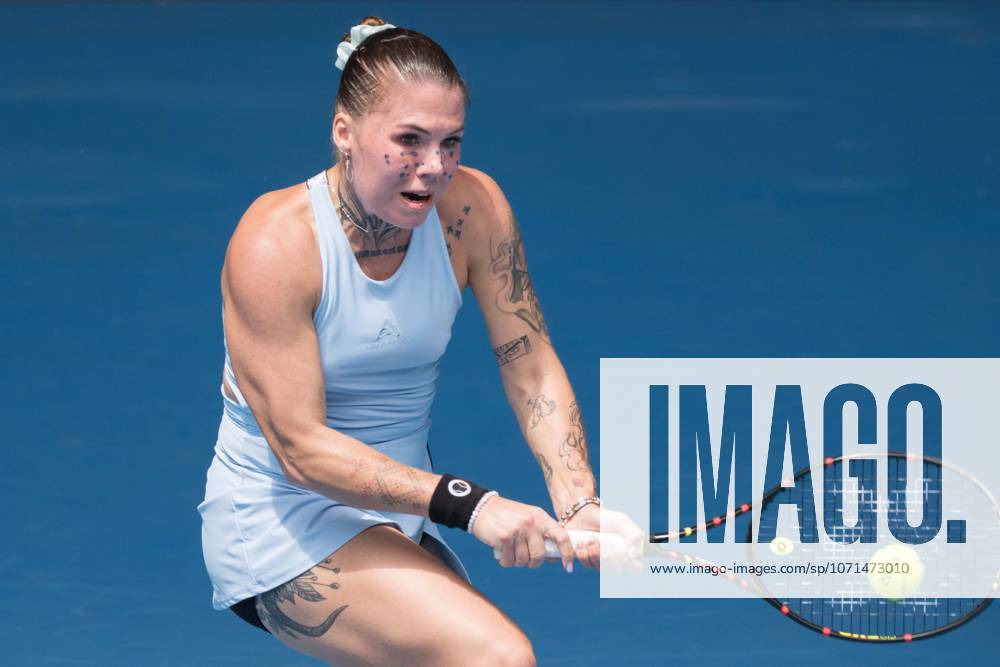 OLEKSANDRA OLIYNYKOVA of Ukraine in action against 9th seed MADISON KEYS of the USA on Margaret Court Arena in a Women s Singles 1st round match on day 3 of the 2026 Australian Open in Melbourne, Australia. KEYS won 76 61. Cal Media Melbourne Australia - ZUMAc04_ 20260120_faf_c04_005