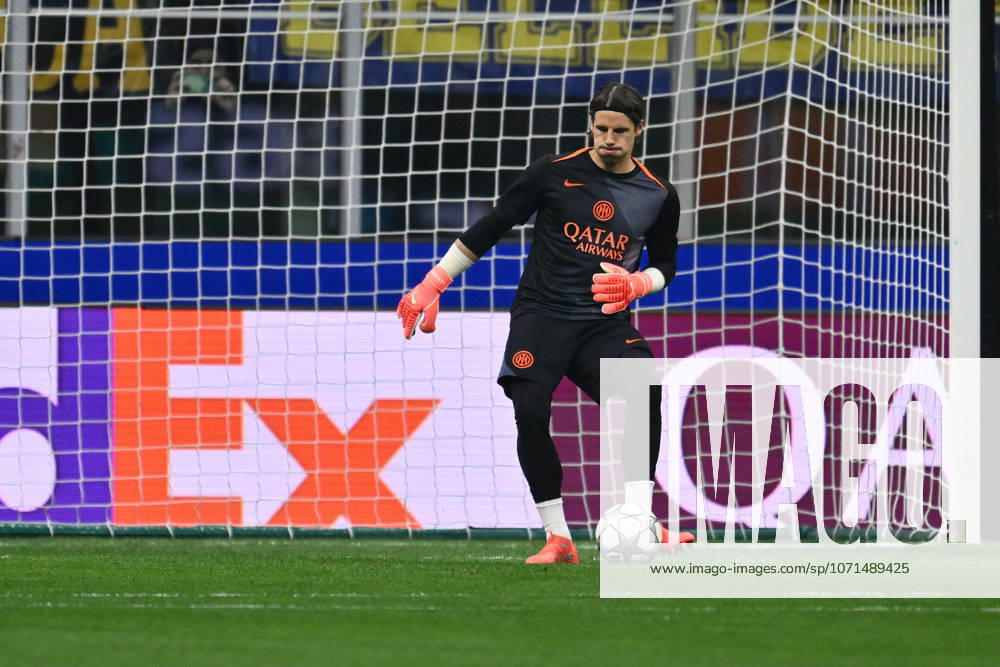 FC Internazionale Milano v Arsenal FC - UEFA Champions League 2025 26 League Phase MD7 Yann Sommer of F.C. Inter warms up before the UEFA Champions League phase day 7 football match between F.C. Inter and Arsenal F.C. at the San Siro Stadium in Milan, Italy, on January 20, 2026. Milan Italy