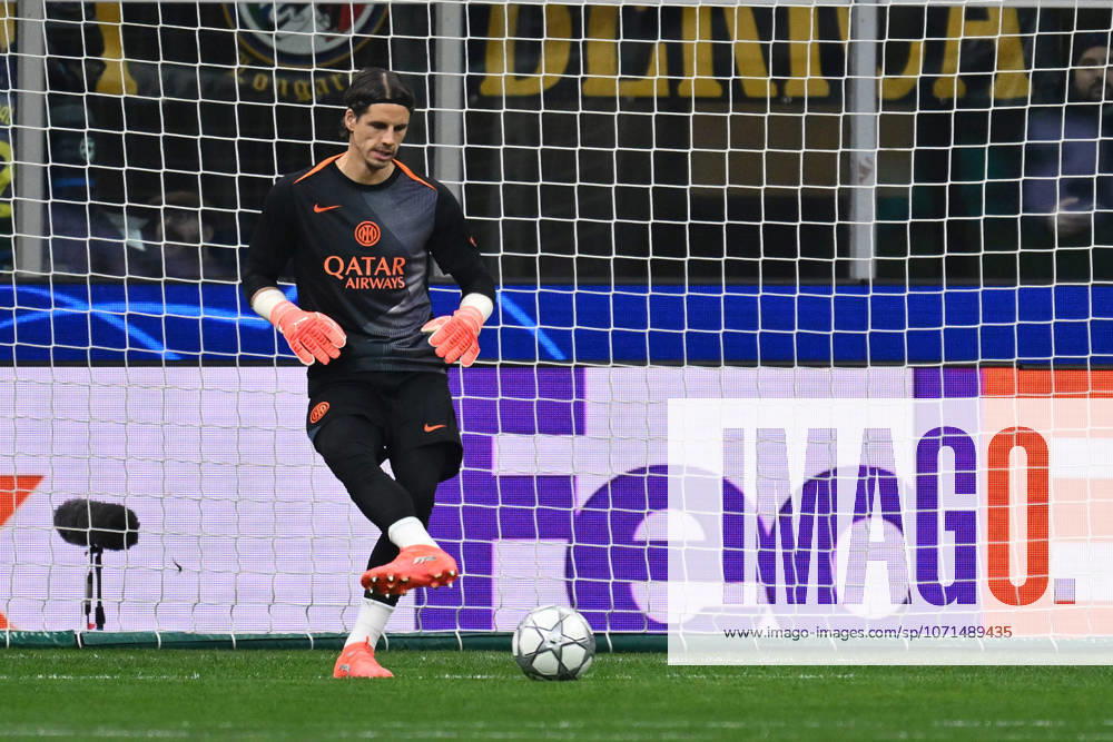 FC Internazionale Milano v Arsenal FC - UEFA Champions League 2025 26 League Phase MD7 Yann Sommer of F.C. Inter warms up before the UEFA Champions League phase day 7 football match between F.C. Inter and Arsenal F.C. at the San Siro Stadium in Milan, Italy, on January 20, 2026. Milan Italy