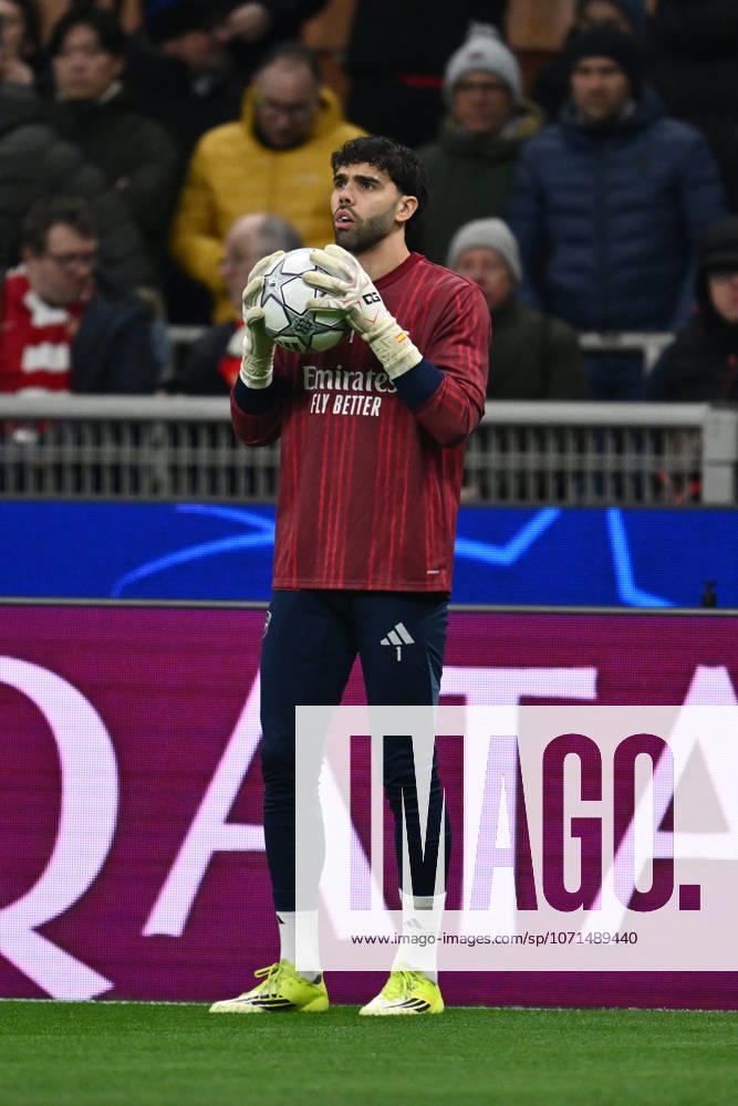 FC Internazionale Milano v Arsenal FC - UEFA Champions League 2025 26 League Phase MD7 David Raya of Arsenal F.C. warms up before the UEFA Champions League phase day 7 football match between F.C. Inter and Arsenal F.C. at the San Siro Stadium in Milan, Italy, on January 20, 2026. Milan Italy