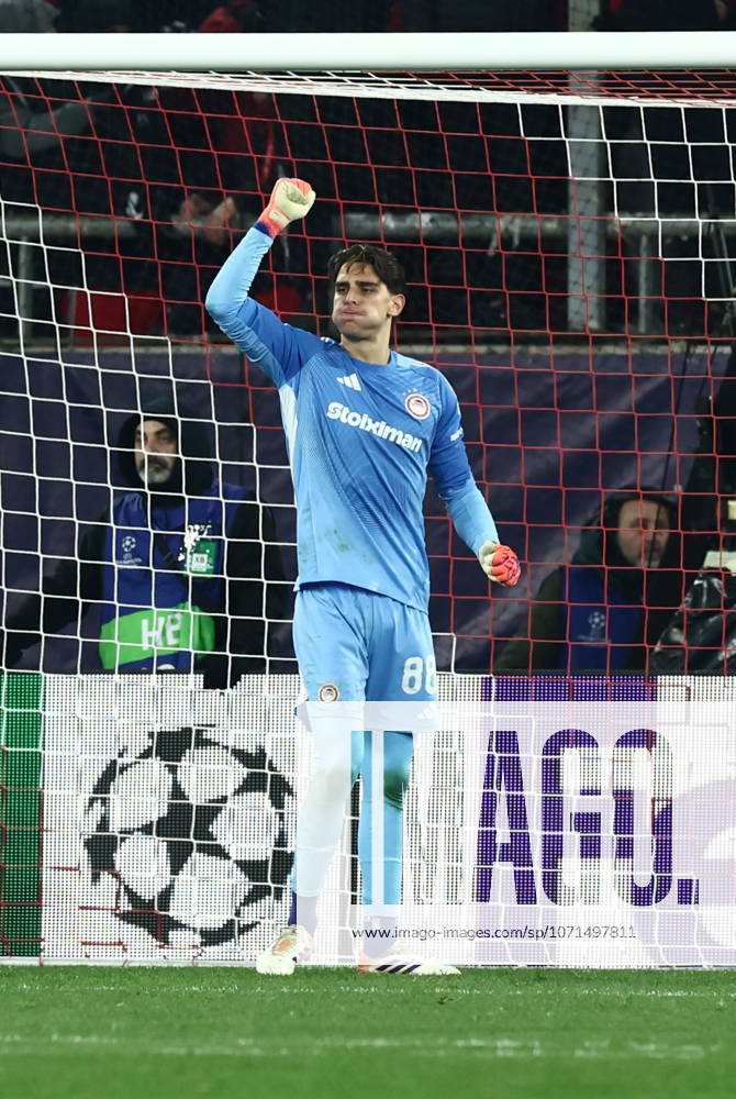 UEFA Champions League, Olympiacos FC vs Bayer 04 Leverkusen - Kostas Tzolakis goalkeepr of Olympiacos react during the UEFA Champions League league phase matchday 7 soccer match betweenOlympiacos and Leverkusen held at Georgios Karaiskakis Stadium in Piraeus, Greece, 20 January 2025. IMAGO ONE INCH PRODUCTIONS PIRAEUS Greece
