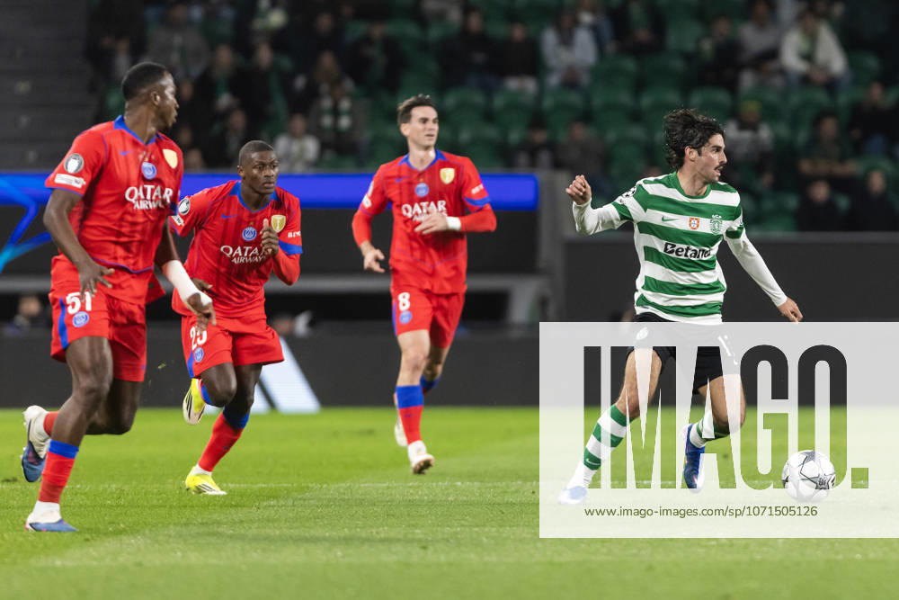 Francisco Trincao (CR) from Sporting CP seen in action during the UEFA Champions League Matchday 7 between Sporting CP and Paris Saint-Germain (PSG) at Estadio de Alvalade Stadium. Final score; Sporting CP 2-1 Paris Saint-Germain Lisbon Portugal - ZUMAs197 20260120_aaa_s197_472