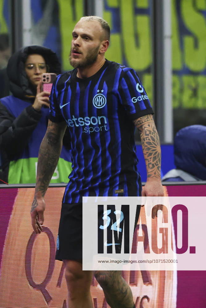 FC Internazionale Milano v Arsenal FC - UEFA Champions League 2025 26 League Phase MD7 Federico Dimarco plays during the UEFA Champions League 2025 26 match between FC Internazionale and FC Arsenal in Milano, Italy, on January 20, 2026, at Giuseppe Meazza stadium Milano Milano Italy