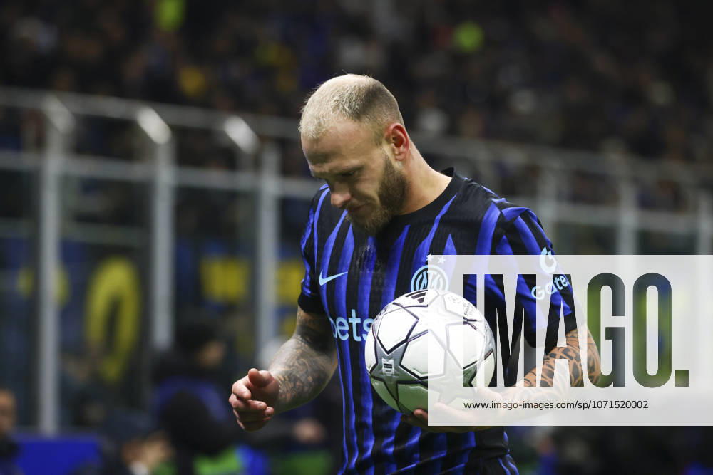 FC Internazionale Milano v Arsenal FC - UEFA Champions League 2025 26 League Phase MD7 Federico Dimarco plays during the UEFA Champions League 2025 26 match between FC Internazionale and FC Arsenal in Milano, Italy, on January 20, 2026, at Giuseppe Meazza stadium Milano Milano Italy