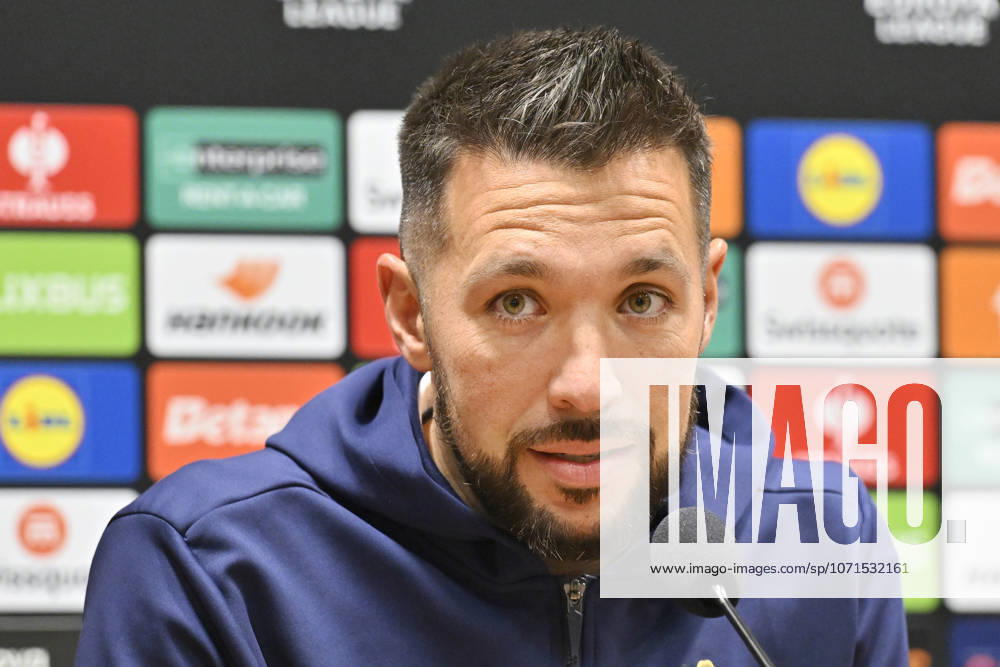FC Porto coach Francesco Farioli attends a press conference, PK, Pressekonferenz prior to the European League of 7th round match Viktoria Plzen vs FC Porto, Pilsen, Czech Republic, 21 January 2026. (CTKxPhoto MiroslavxChaloupka) CTKPhotoP2026012110176 CTKPhotoP2026012110176