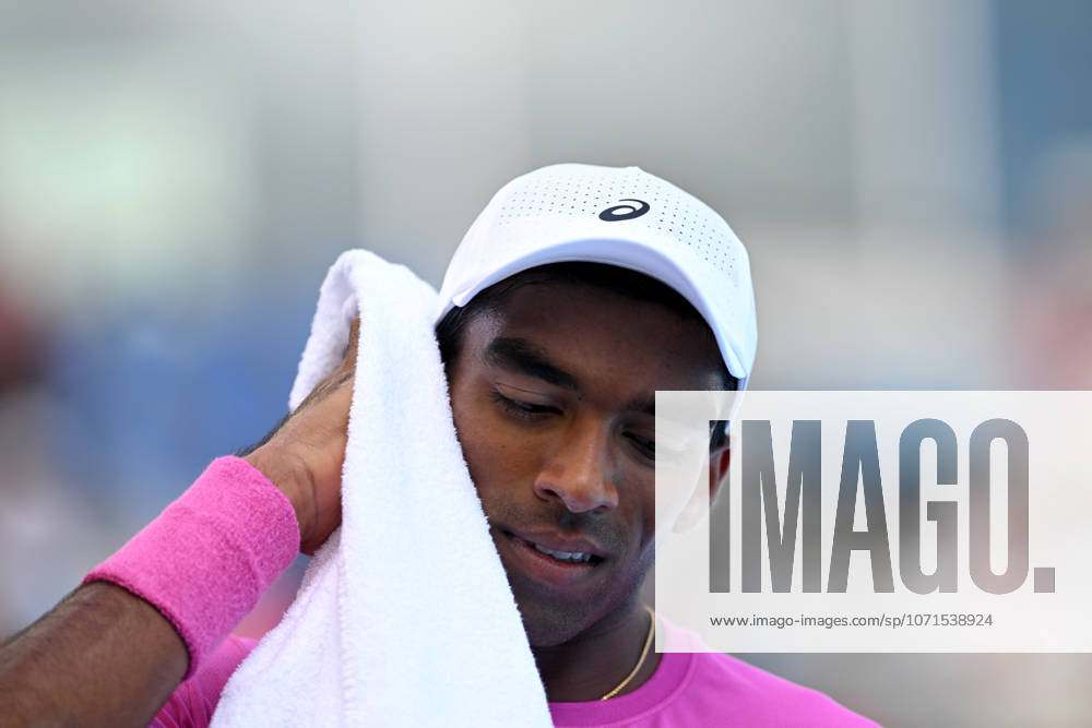 TENNIS AUSTRALIAN OPEN, Nishesh Basavareddy of the USA reacts during the Mens 2nd round match against Karen Khachanov of Russia on day 5 of the 2026 Australian Open tennis tournament at Melbourne Park in Melbourne, Wednesday, January 22, 2026. ( NO ARCHIVING MELBOURNE VICTORIA AUSTRALIA