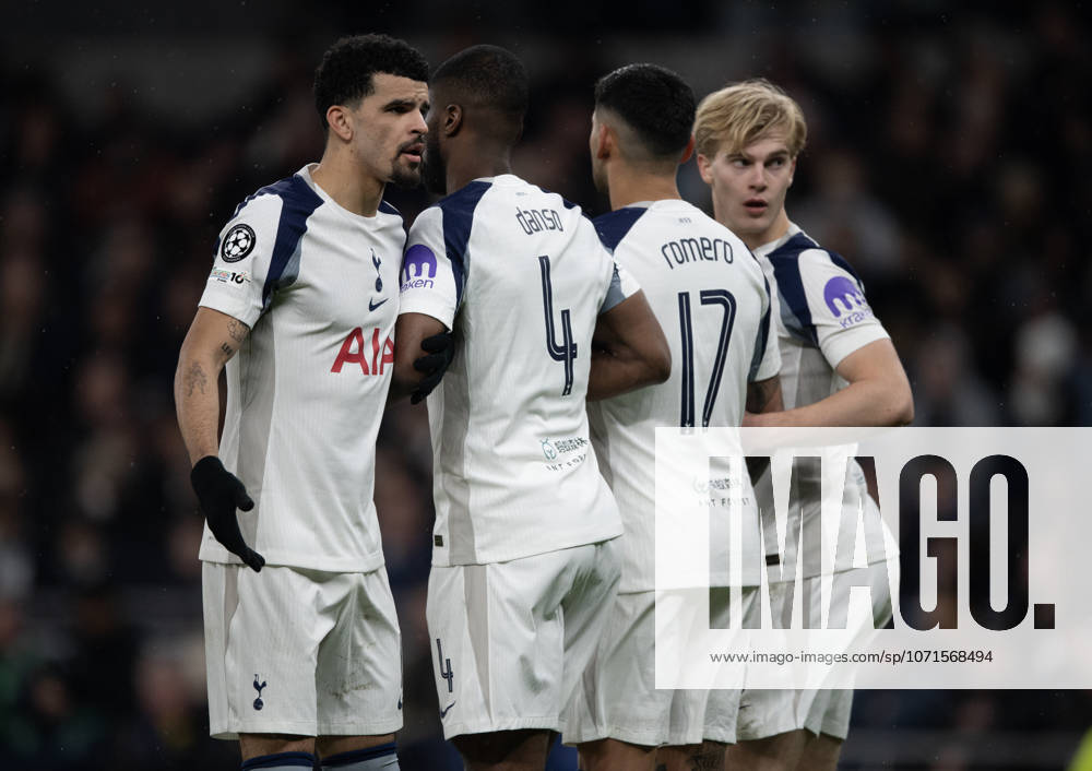 Tottenham Hotspur v Borussia Dortmund - UEFA Champions League 2025 26 League Phase MD7 LONDON, ENGLAND - JANUARY 20: Dominic Solanke, Kevin Danso, Cristian Romero and Lucas Bergvall of Tottenham Hotspur form a defensive wall during the UEFA Champions League 2025 26 League Phase MD7 match between Tottenham Hotspur and Borussia Dortmund at Tottenham Hotspur Stadium on January 20, 2026 in London, England. London Tottenham Hotspur Stadium England United Kingdom