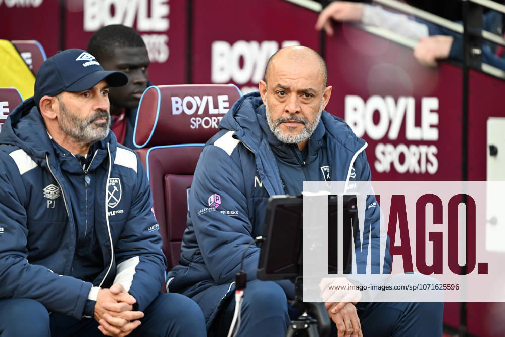 West Ham United v Sunderland, Premier League West Ham United Manager Nuno Espirito Santo (m) during the Premier League match between West Ham United and Sunderland at the London Stadium, London, UK on 24 January 2026. London London Stadium UK Editorial use only DataCo restrictions apply See www.football-dataco.com ,