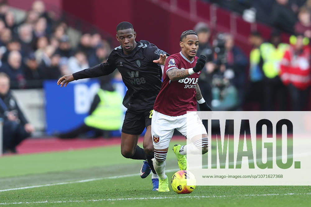24th January 2026; London Stadium, London, England; Premier League Football, West Ham United versus Sunderland; Nordi Mukiele of Sunderland takes on Crysencio Summerville of West Ham United KatiexChan Content restricted for UK based newspaper