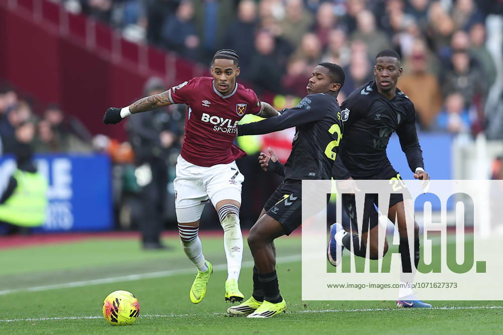 24th January 2026; London Stadium, London, England; Premier League Football, West Ham United versus Sunderland; Nordi Mukiele of Sunderland and Noah Sadiki of Sunderland KatiexChan Content restricted for UK based newspaper