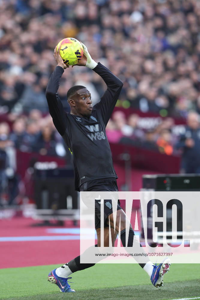 24th January 2026; London Stadium, London, England; Premier League Football, West Ham United versus Sunderland; Nordi Mukiele of Sunderland taking a throw in KatiexChan Content restricted for UK based newspaper