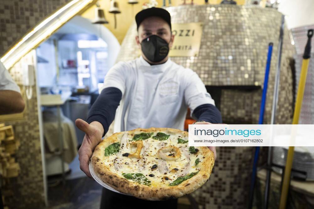 Naples Death of Maradona - The white-blue pizza dedicated to Maradona: Fiordilatte ((white), anchovies (blue fish), basil represents the green of the field and the peperoncinio which represents Diego s eternal strength. Conceived by the pizza chef Paolo Surace, of the historic pizzeria Mattozzi Editorial Usage Only