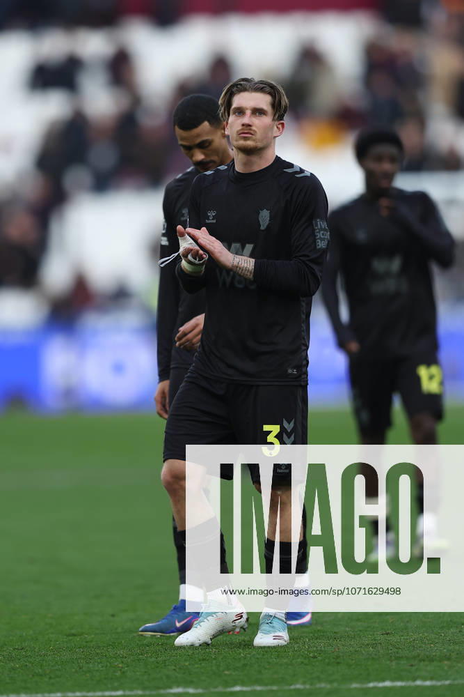 24th January 2026; London Stadium, London, England; Premier League Football, West Ham United versus Sunderland; Dennis Cirkin of Sunderland thanking the fans after the match KatiexChan Content restricted for UK based newspaper