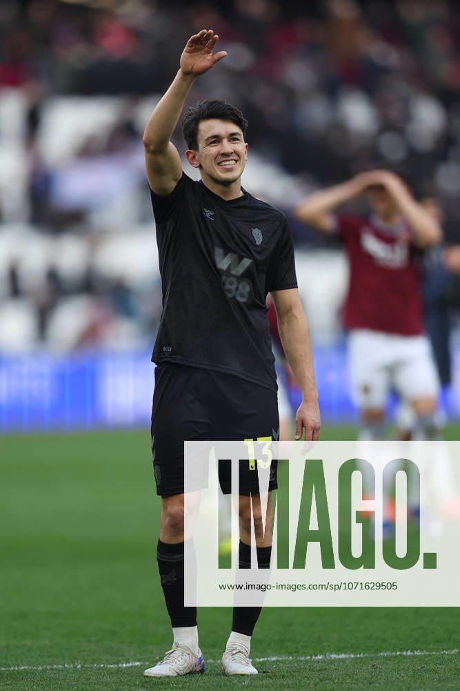 24th January 2026; London Stadium, London, England; Premier League Football, West Ham United versus Sunderland; Luke O Nien of Sunderland thanking the fans after the match KatiexChan Content restricted for UK based newspaper