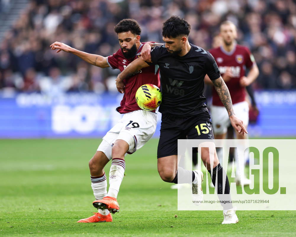 West Ham United gegen Sunderland 24. Januar 2026, London Premier League Fußball West Ham United gegen Sunderland Edson Alvarez von West Ham United und Omar Alderete von Sunderland Foto Jacques Feeney Abseits London UK